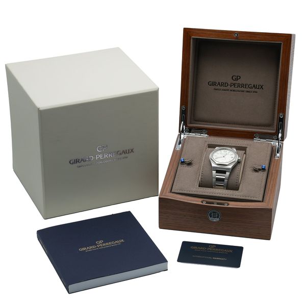 Girard Perregaux Laureato 81000-11-131-11A